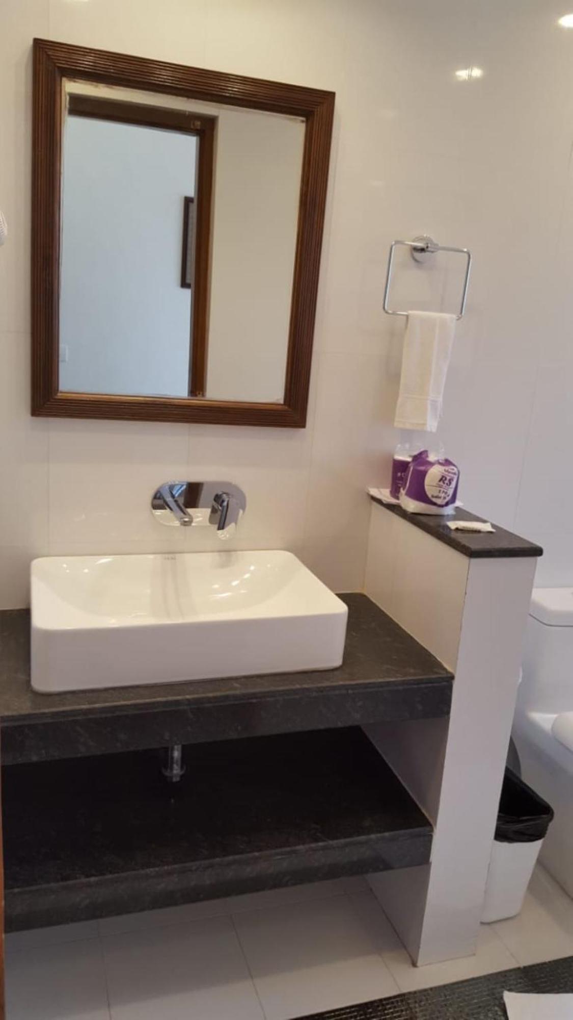 2 Bedroom Apartment In Resort On Candolim Beach Baga Kültér fotó