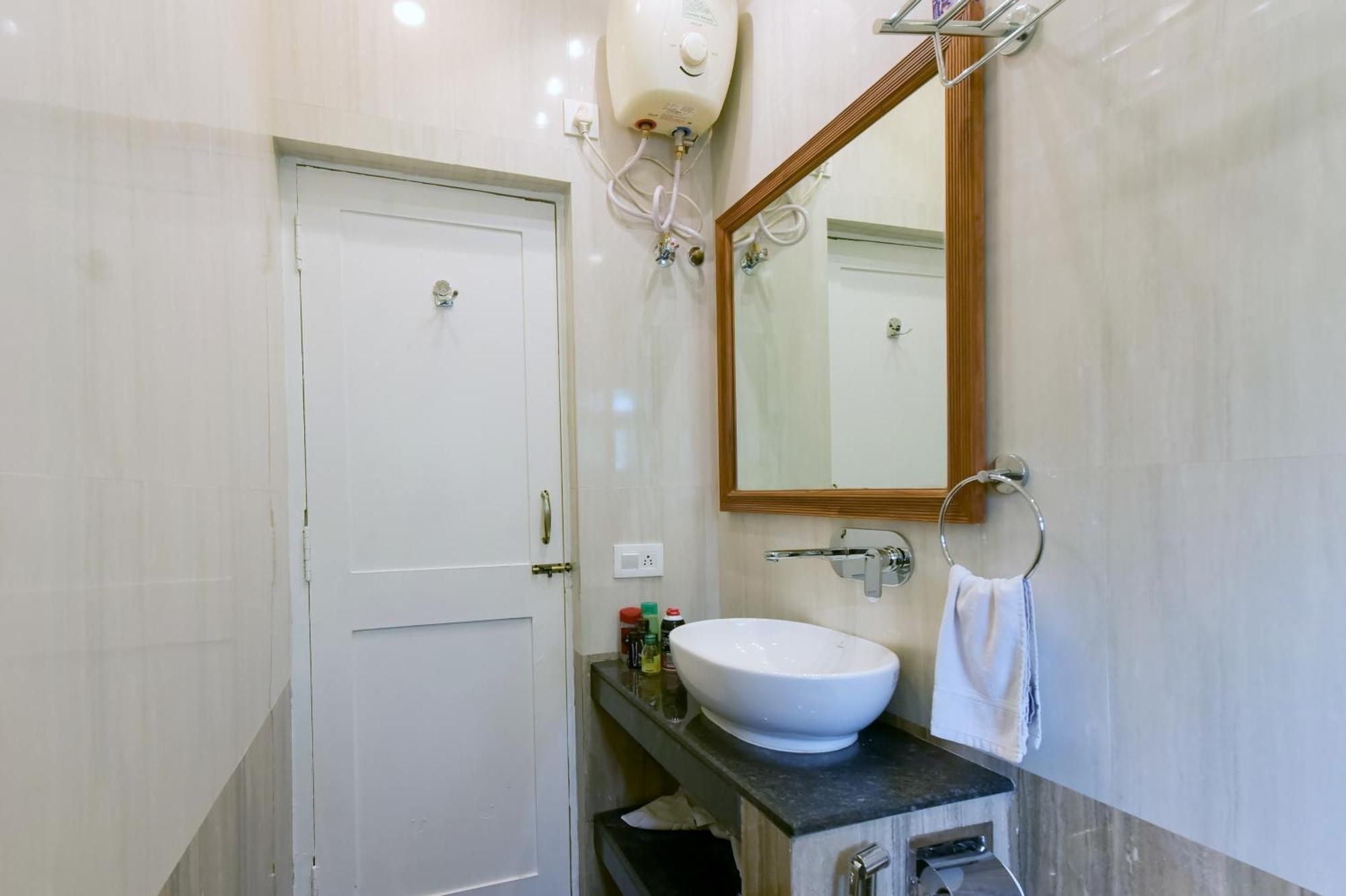 2 Bedroom Apartment In Resort On Candolim Beach Baga Kültér fotó